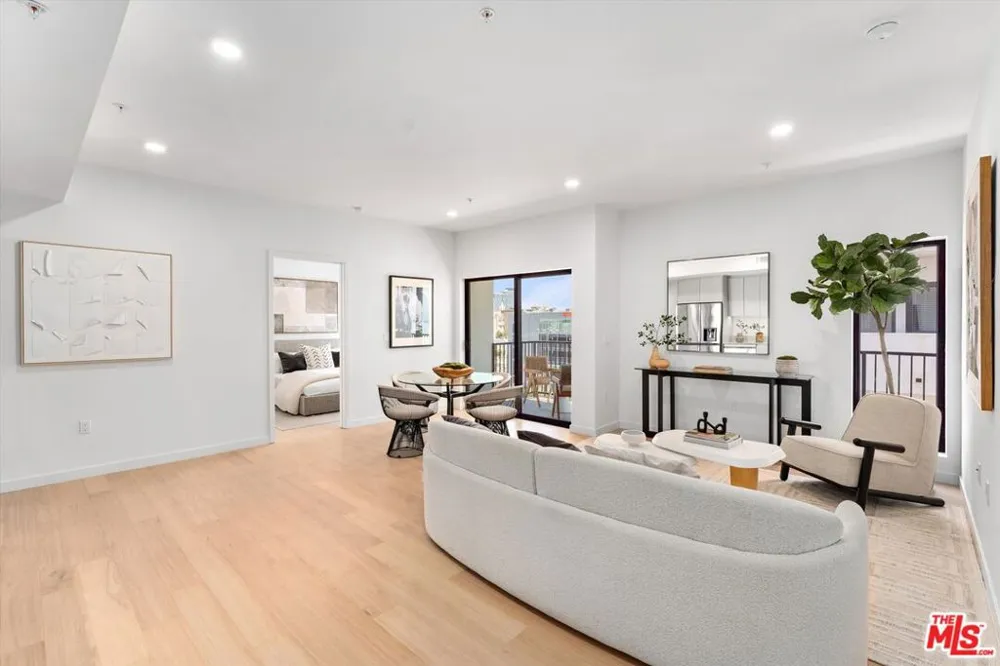 904 S New Hampshire Avenue #406 Los Angeles, CA 90006