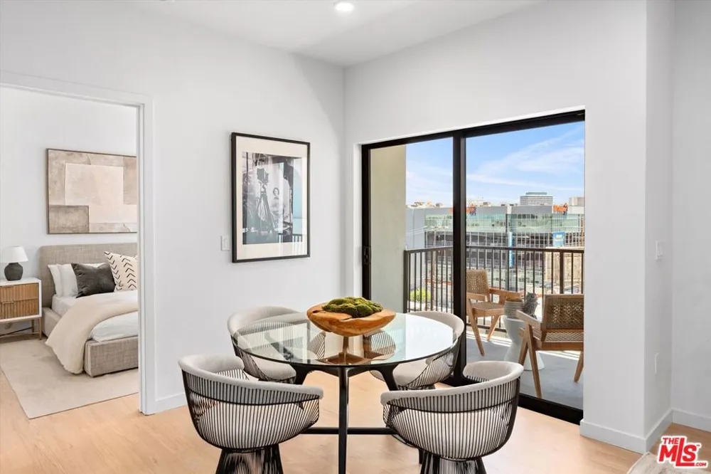 904 S New Hampshire Avenue #406 Los Angeles, CA 90006