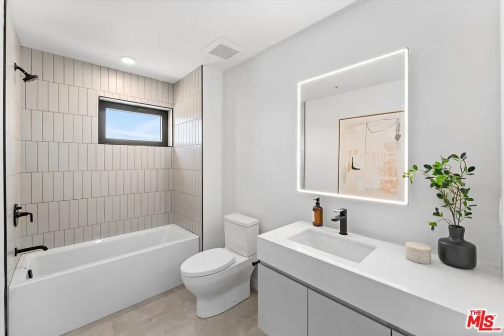 904 S New Hampshire Avenue #406 Los Angeles, CA 90006