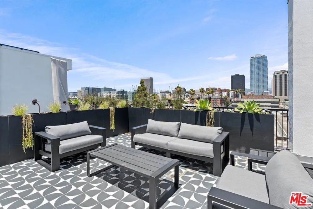 904 S New Hampshire Avenue #406 Los Angeles, CA 90006