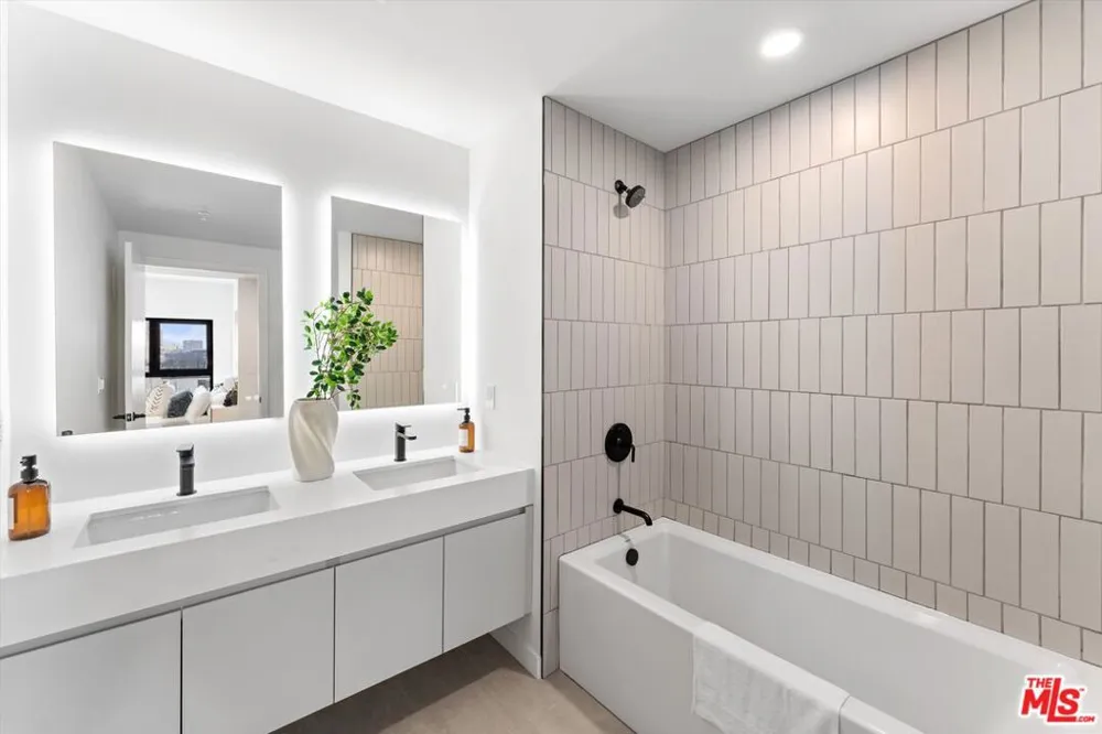904 S New Hampshire Avenue #406 Los Angeles, CA 90006