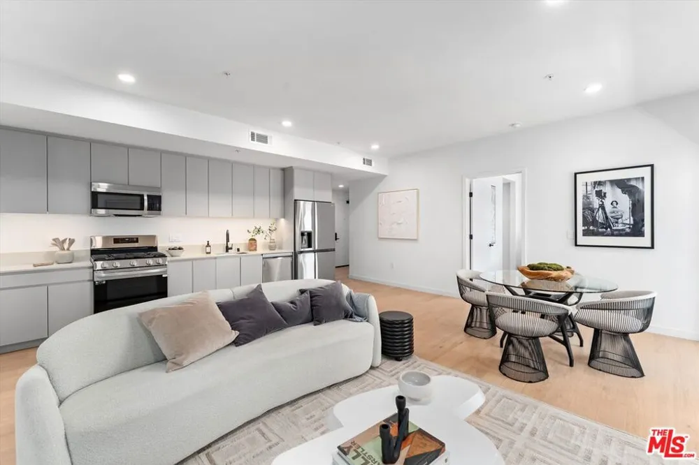 904 S New Hampshire Avenue #406 Los Angeles, CA 90006