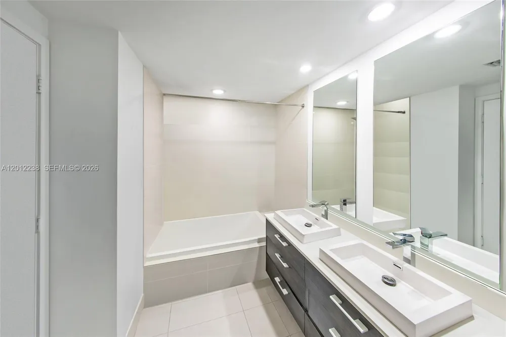 45 SW 9th St #1604 Miami, FL 33130