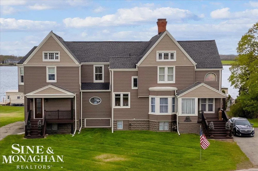 1337 Oakland Avenue St Clair City, MI 48079