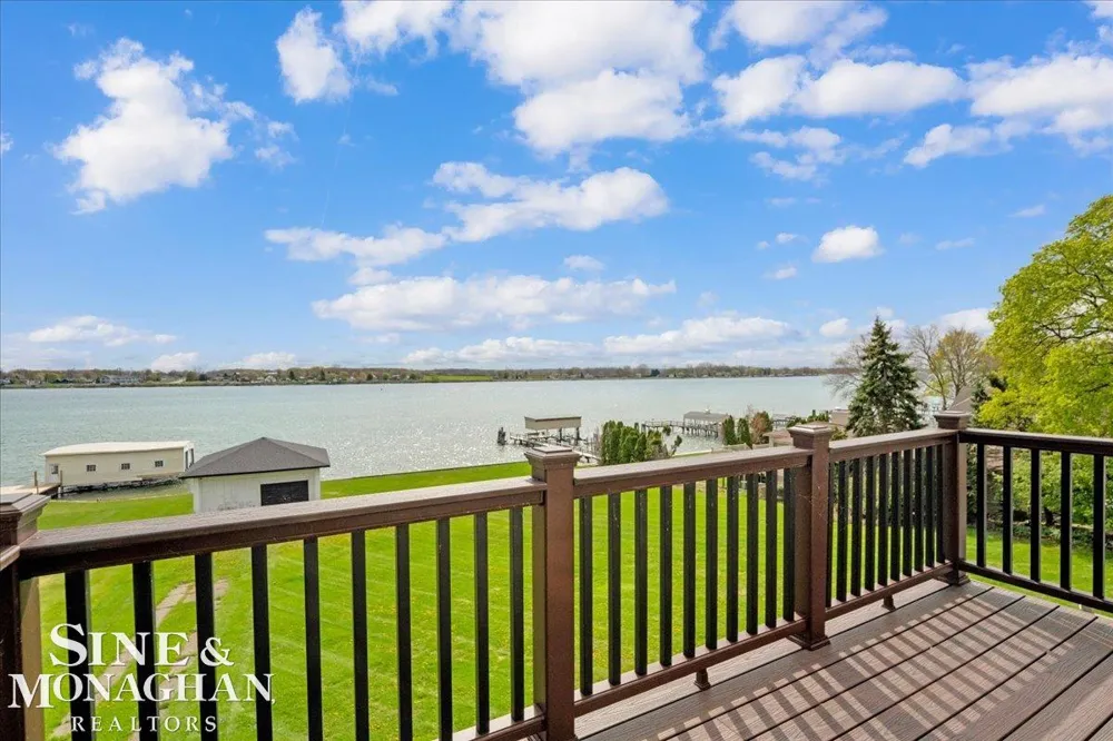 1337 Oakland Avenue St Clair City, MI 48079