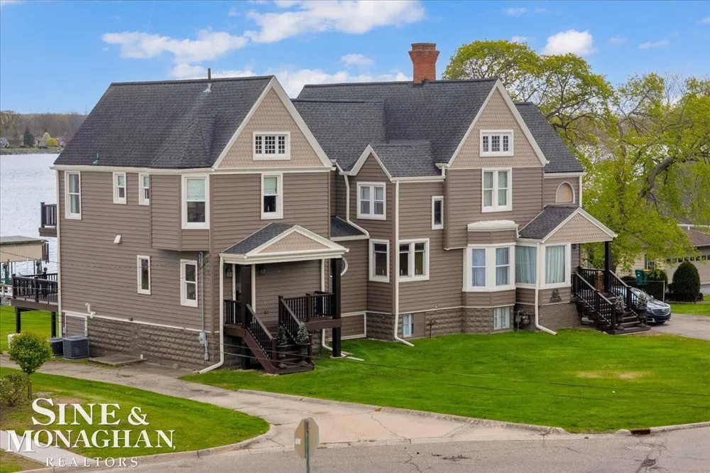 1337 Oakland Avenue St Clair City, MI 48079