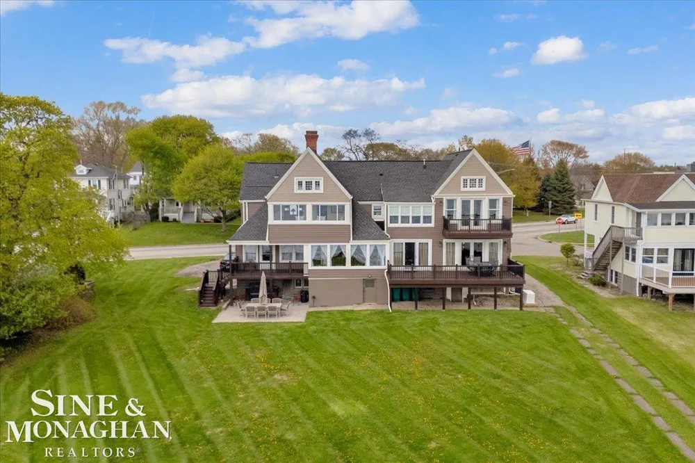 1337 Oakland Avenue St Clair City, MI 48079