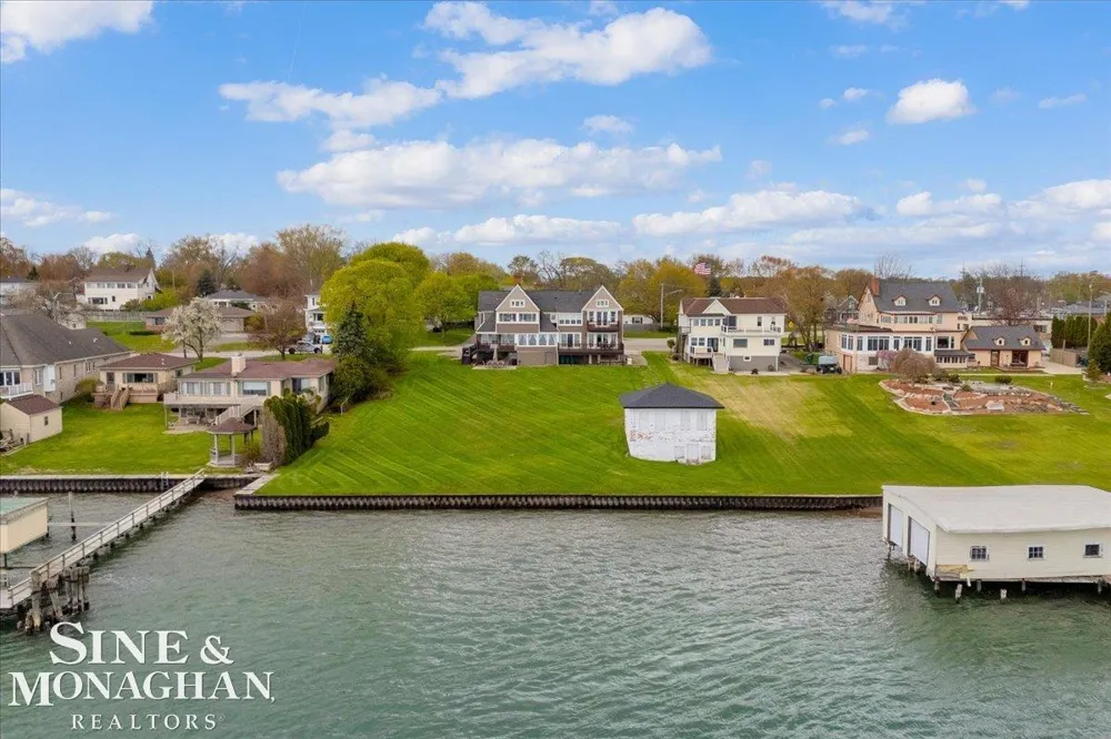 1337 Oakland Avenue St Clair City, MI 48079