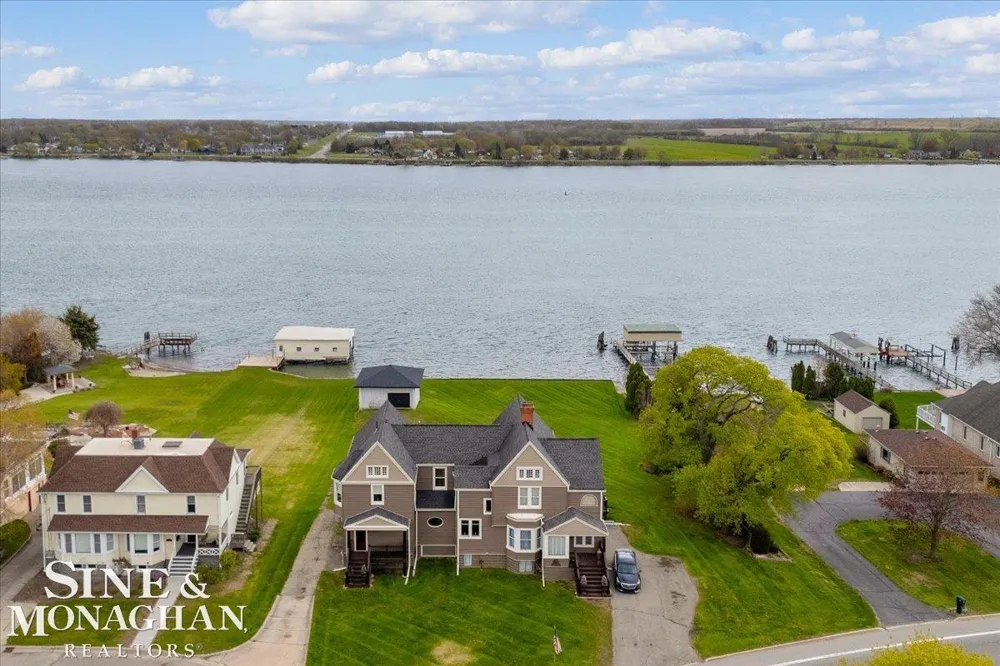 1337 Oakland Avenue St Clair City, MI 48079