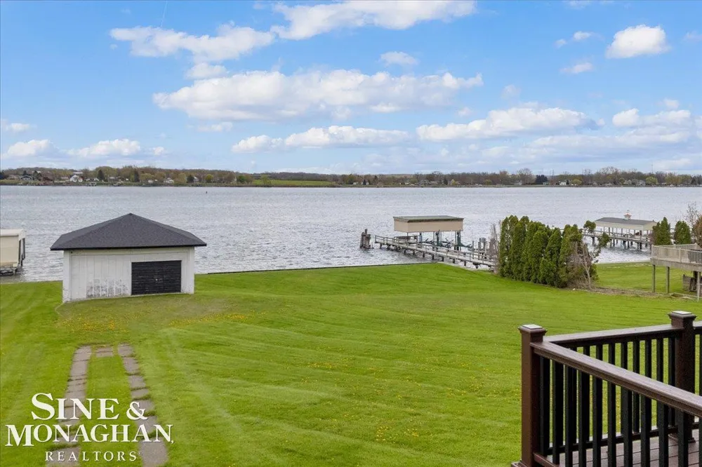 1337 Oakland Avenue St Clair City, MI 48079