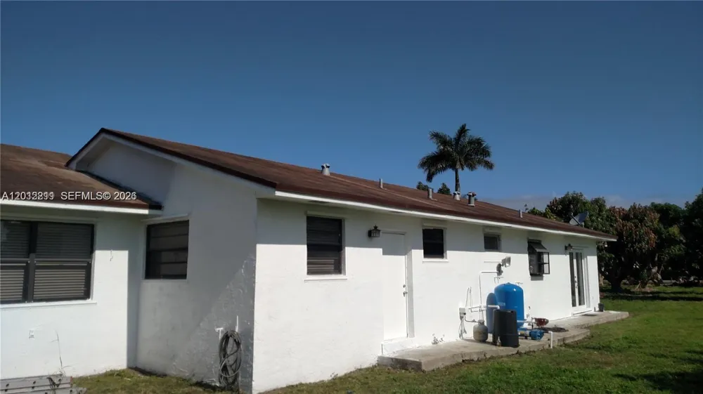 19600 SW 256th St #A Homestead, FL 33031