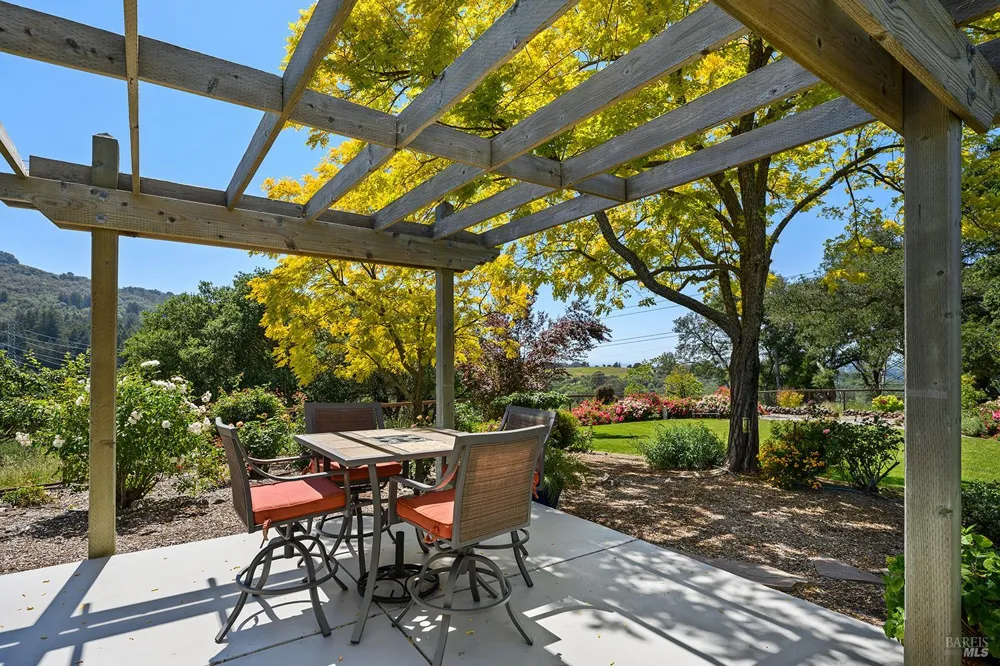 167 Mountain Meadow Lane Santa Rosa, CA 95404