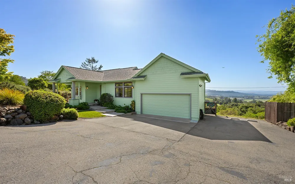 167 Mountain Meadow Lane Santa Rosa, CA 95404