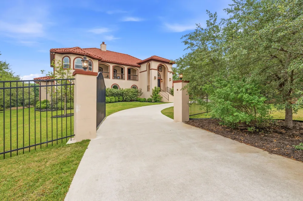 427 Bella Montagna Circle Austin, TX 78734