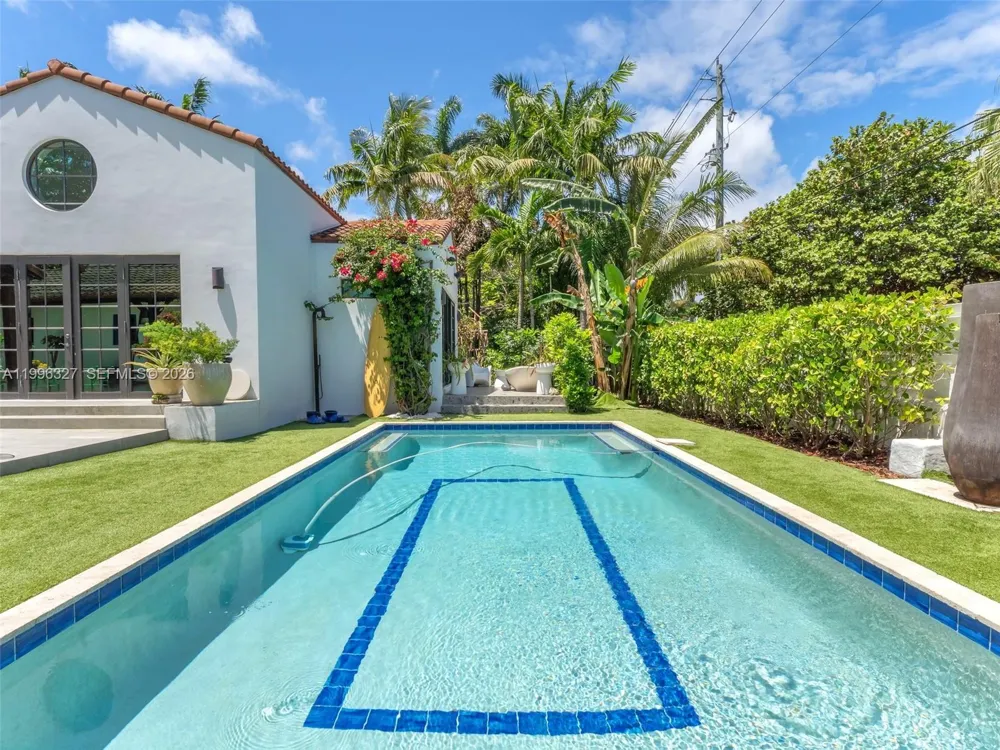 1321 Tyler St Hollywood, FL 33019