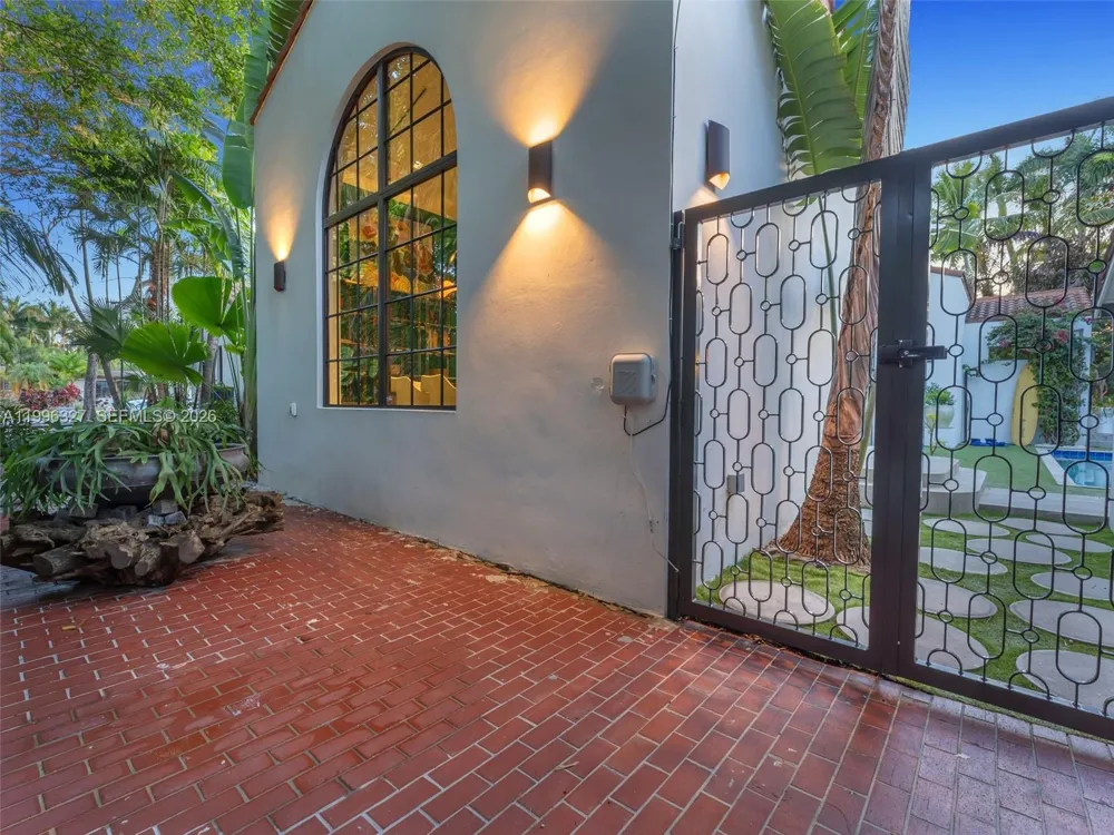 1321 Tyler St Hollywood, FL 33019