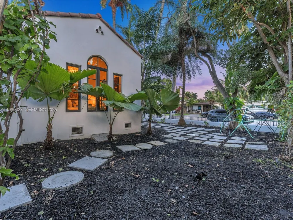 1321 Tyler St Hollywood, FL 33019
