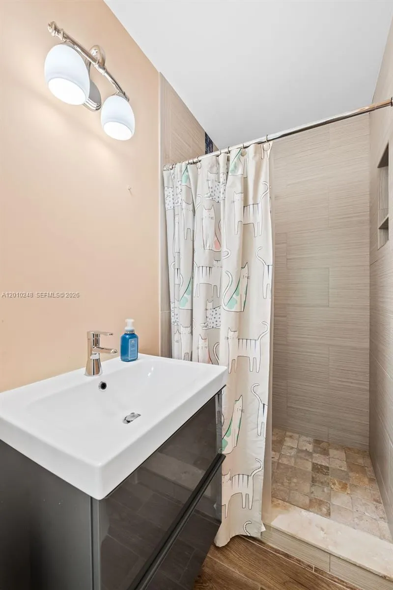 343 Virginia St Hollywood, FL 33019