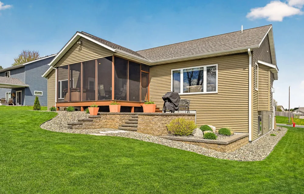 847 Golfview Avenue Zumbrota, MN 55992