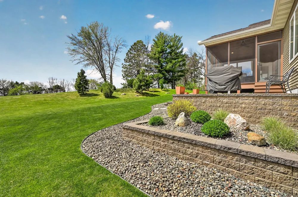 847 Golfview Avenue Zumbrota, MN 55992