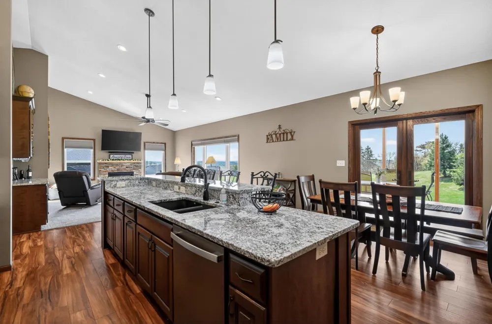 847 Golfview Avenue Zumbrota, MN 55992