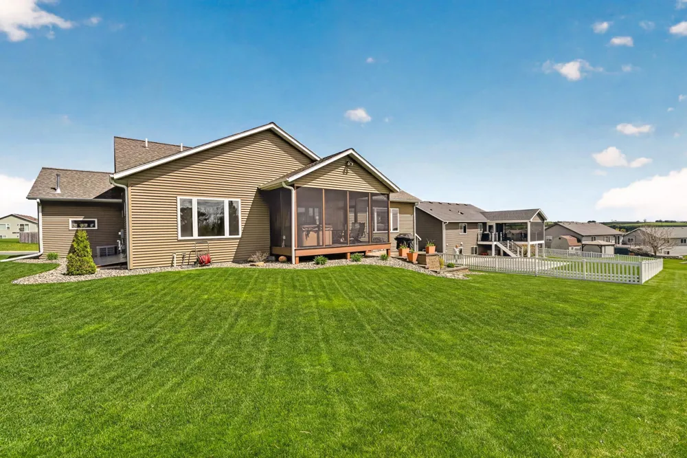 847 Golfview Avenue Zumbrota, MN 55992