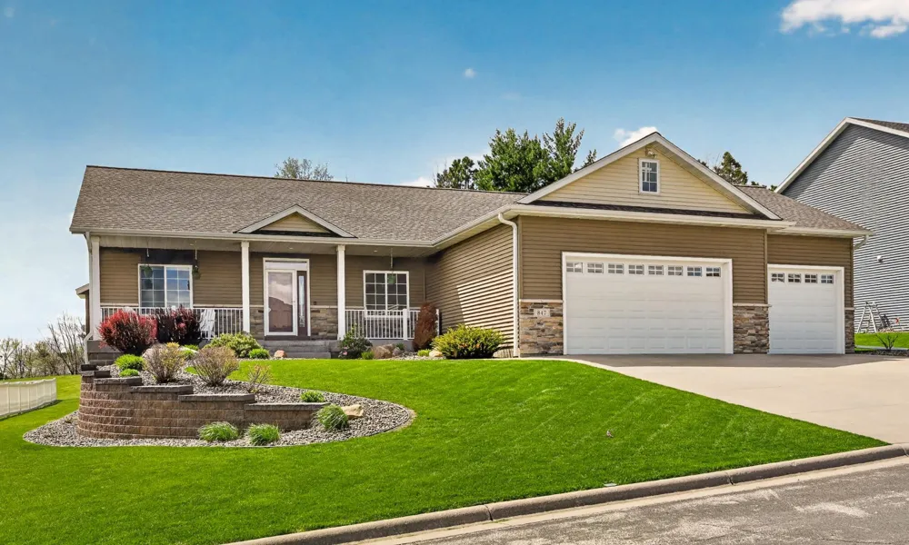 847 Golfview Avenue Zumbrota, MN 55992
