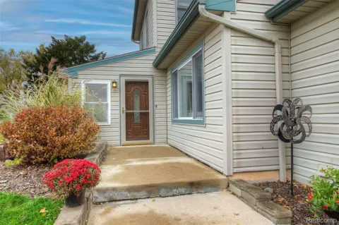 212 Hillcroft Drive