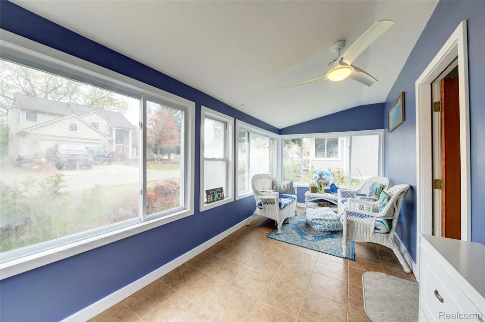212 Hillcroft Drive Walled Lake City, MI 48390