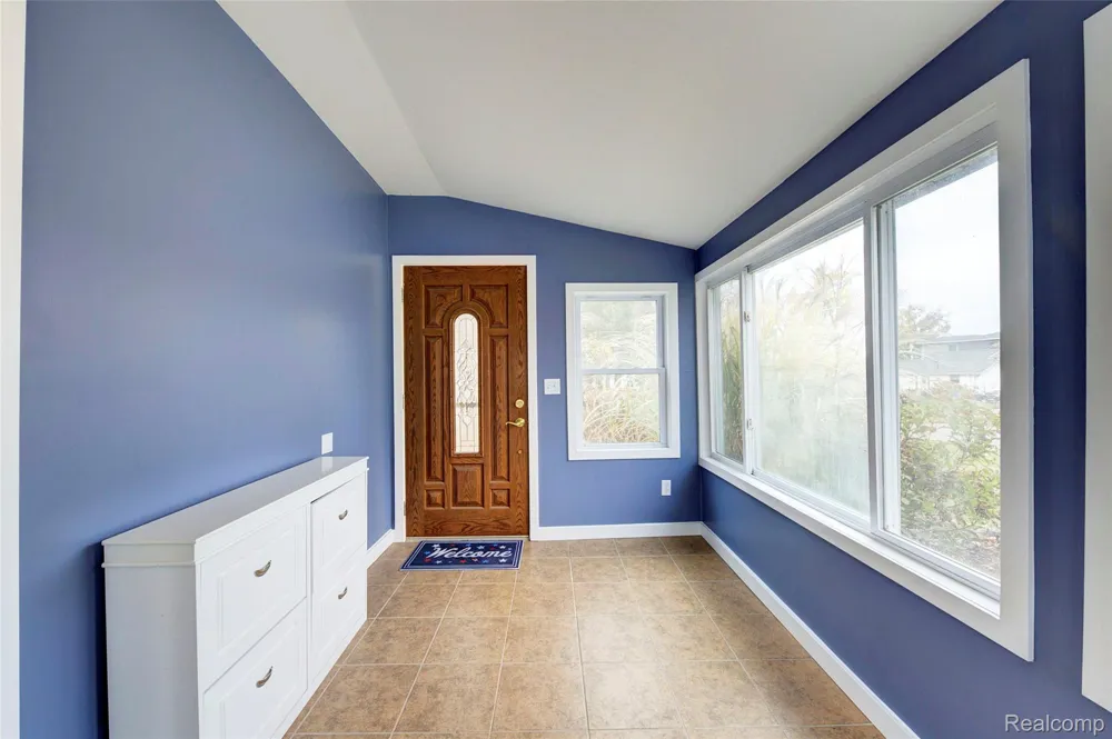 212 Hillcroft Drive Walled Lake City, MI 48390