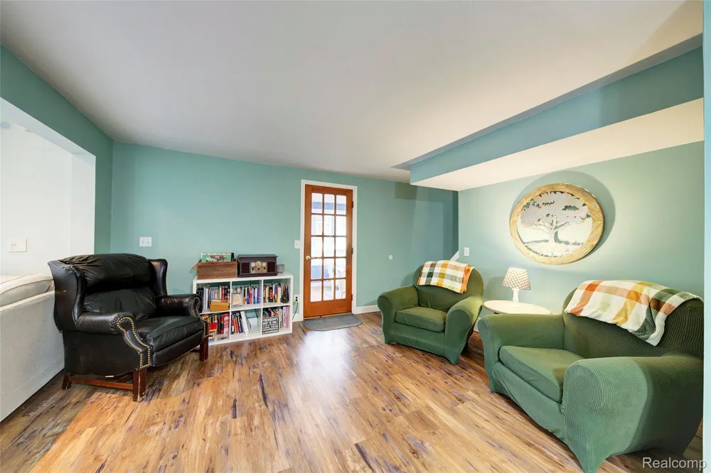 212 Hillcroft Drive Walled Lake City, MI 48390