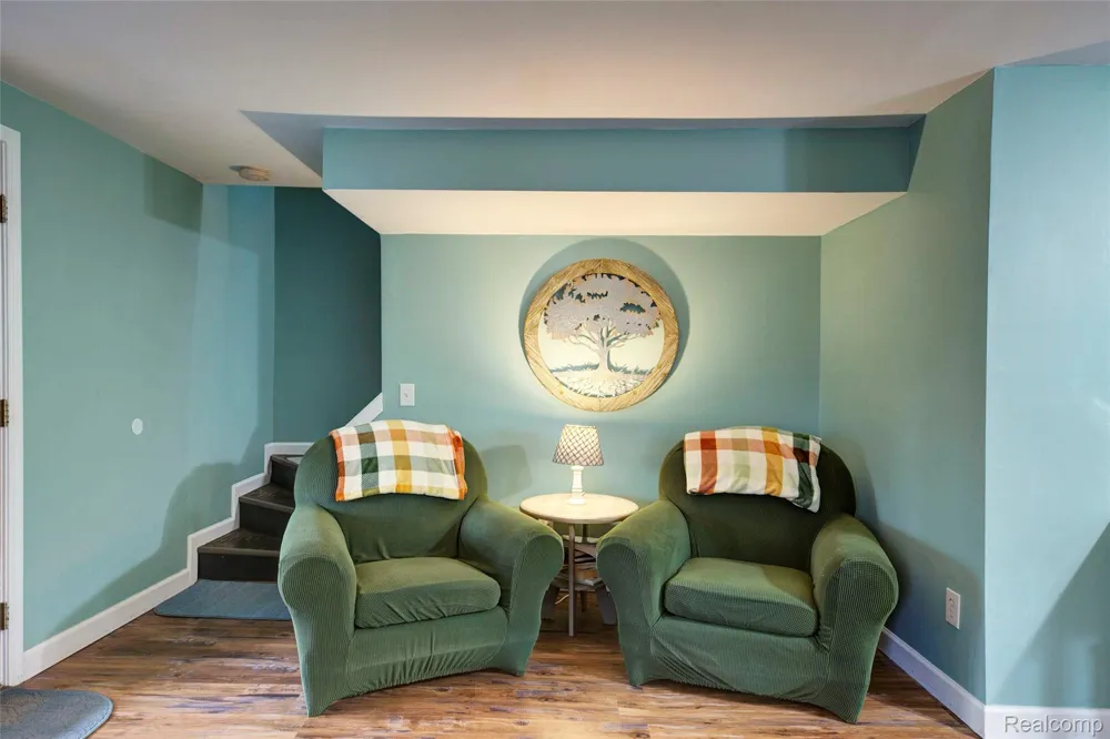 212 Hillcroft Drive Walled Lake City, MI 48390