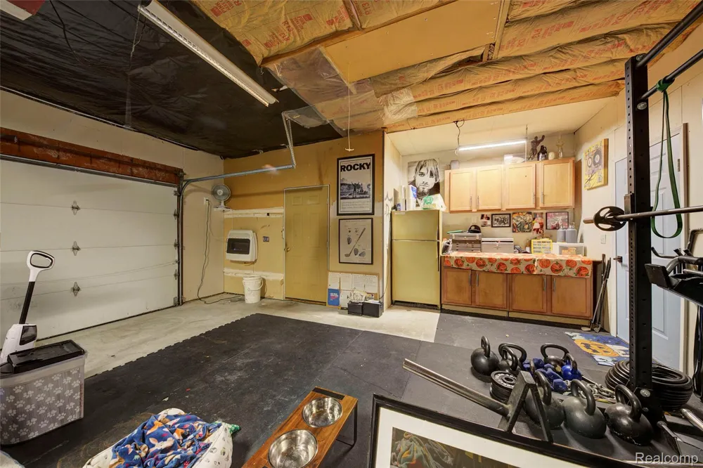 212 Hillcroft Drive Walled Lake City, MI 48390