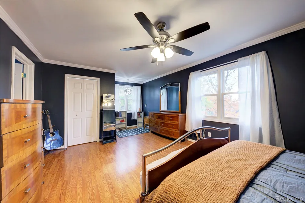 212 Hillcroft Drive Walled Lake City, MI 48390