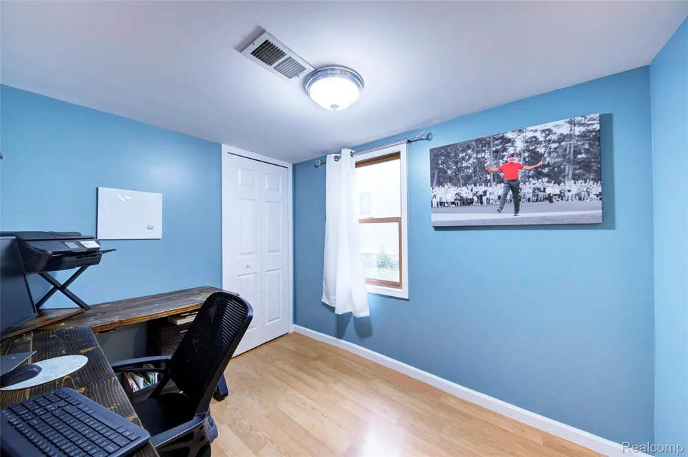 212 Hillcroft Drive Walled Lake City, MI 48390