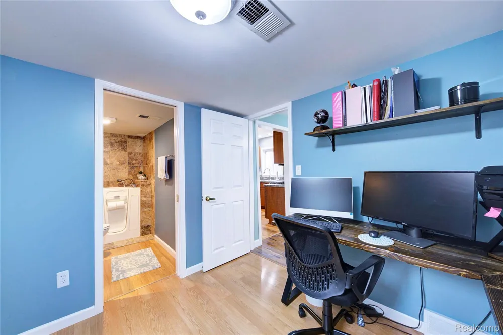 212 Hillcroft Drive Walled Lake City, MI 48390
