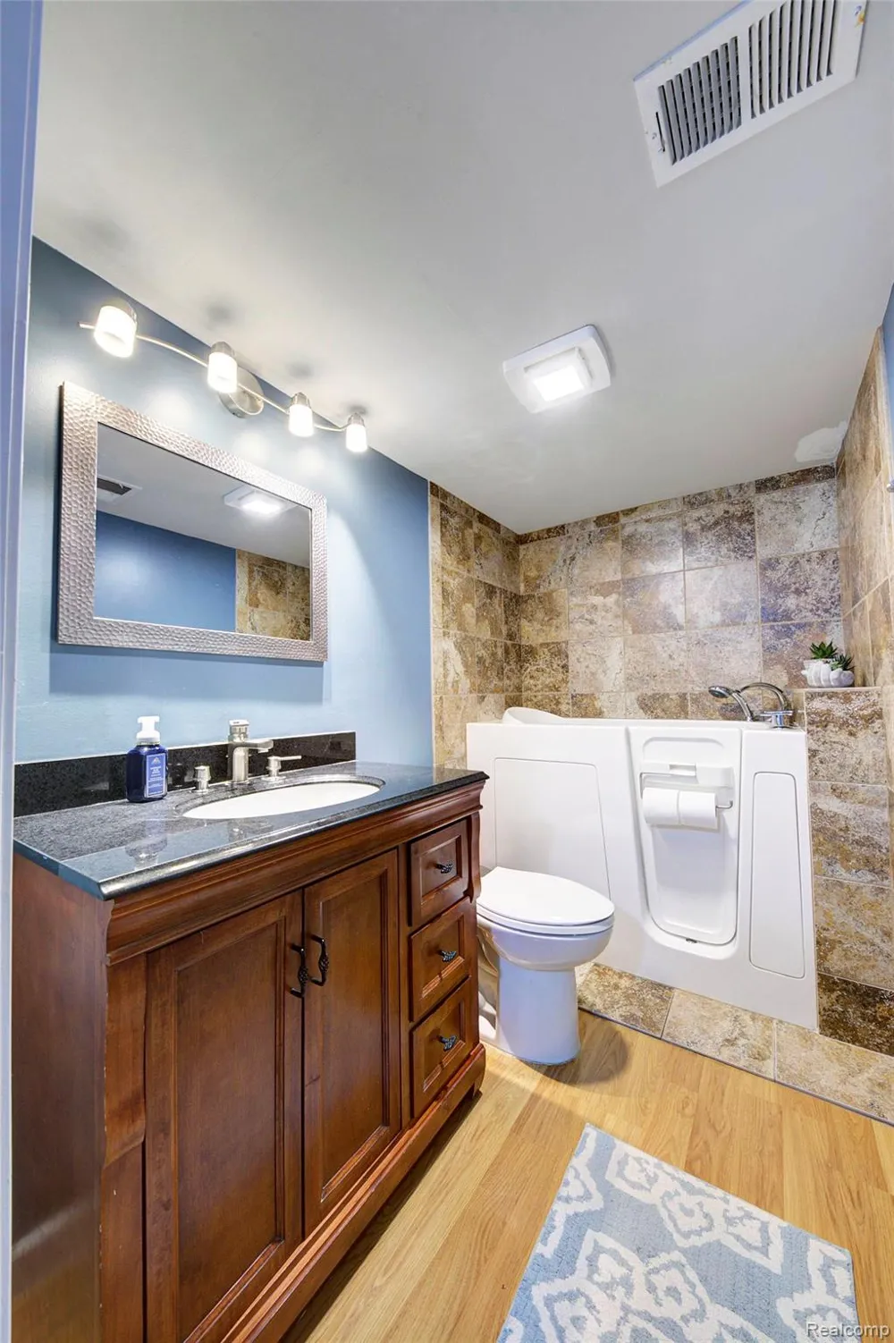 212 Hillcroft Drive Walled Lake City, MI 48390