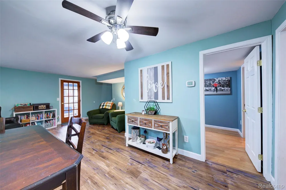 212 Hillcroft Drive Walled Lake City, MI 48390