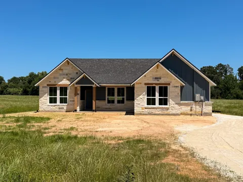 879 Pineview Circle