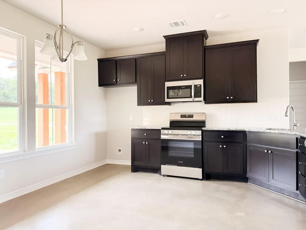 879 Pineview Circle Jewett, TX 75846