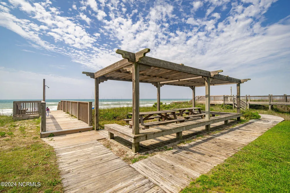 2905 Pointe West Drive #B1 Pier Pointe Emerald Isle, NC 28594