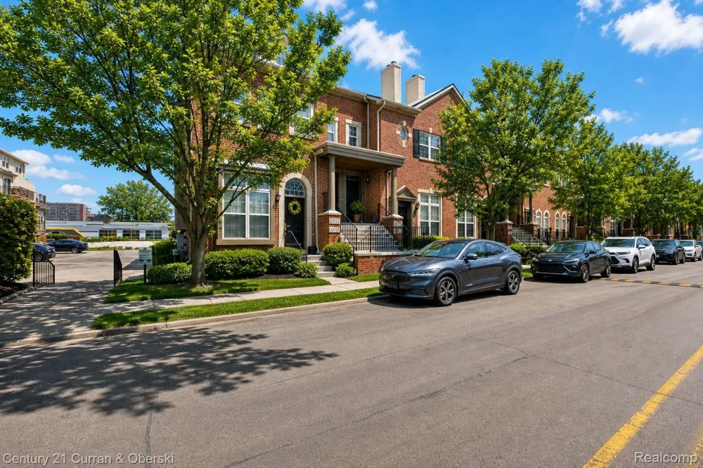 22123 W VILLAGE DRIVE Dearborn City, MI 48124