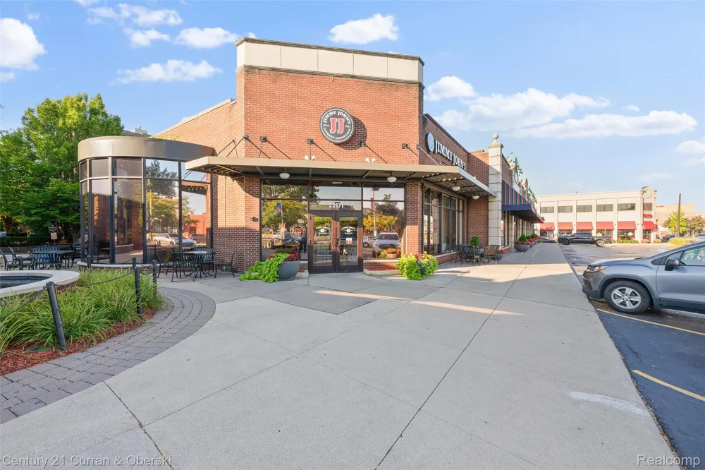 22123 W VILLAGE DRIVE Dearborn City, MI 48124