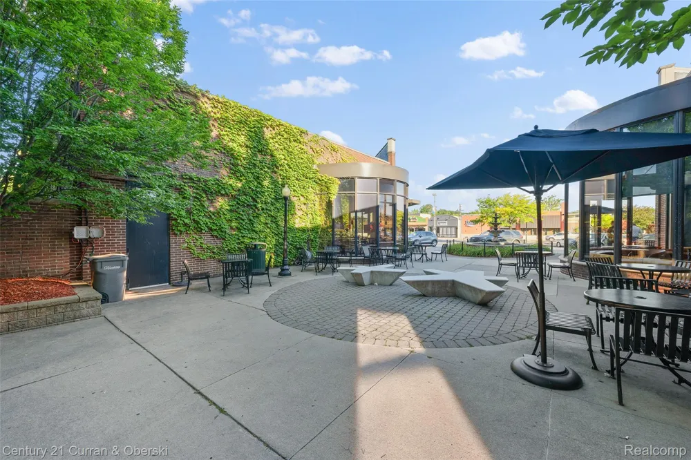 22123 W VILLAGE DRIVE Dearborn City, MI 48124