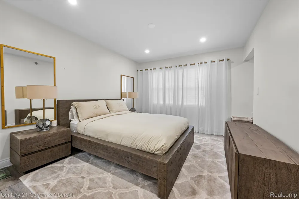 22123 W VILLAGE DRIVE Dearborn City, MI 48124