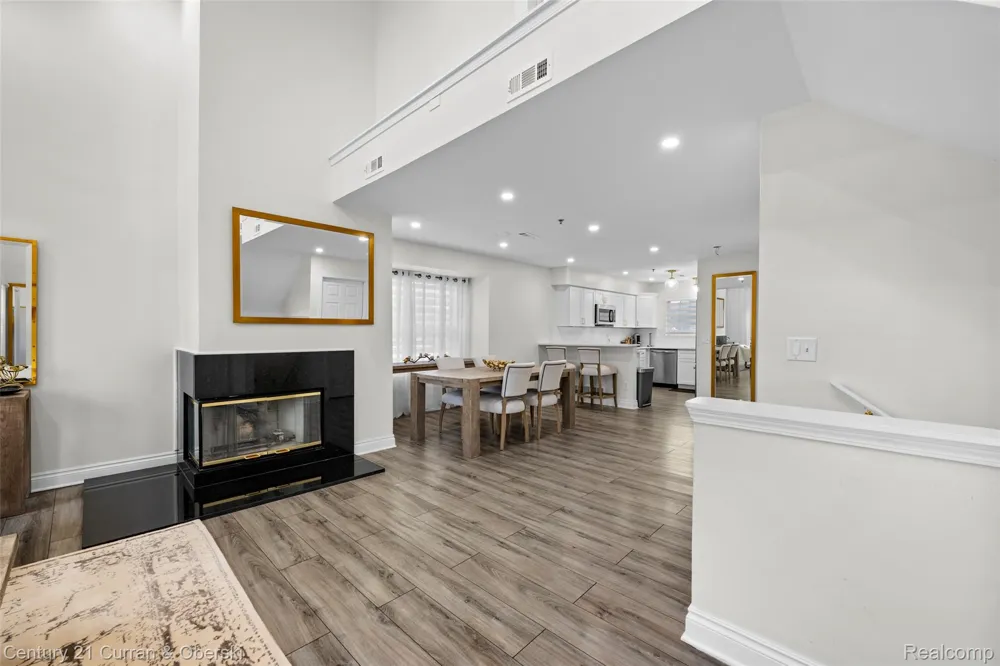 22123 W VILLAGE DRIVE Dearborn City, MI 48124