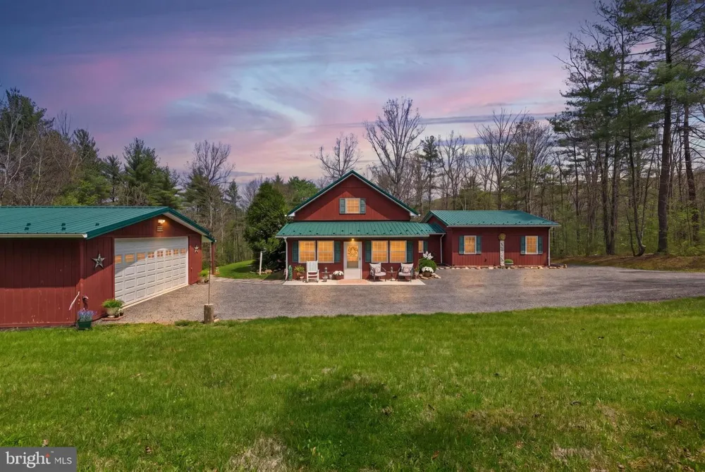 839 LAKE FERNDALE Springfield, WV 26763