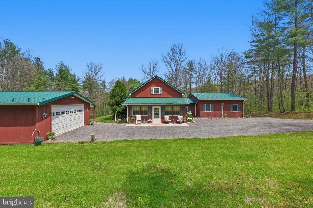 839 LAKE FERNDALE Springfield, WV 26763