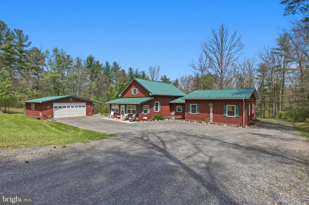 839 LAKE FERNDALE Springfield, WV 26763