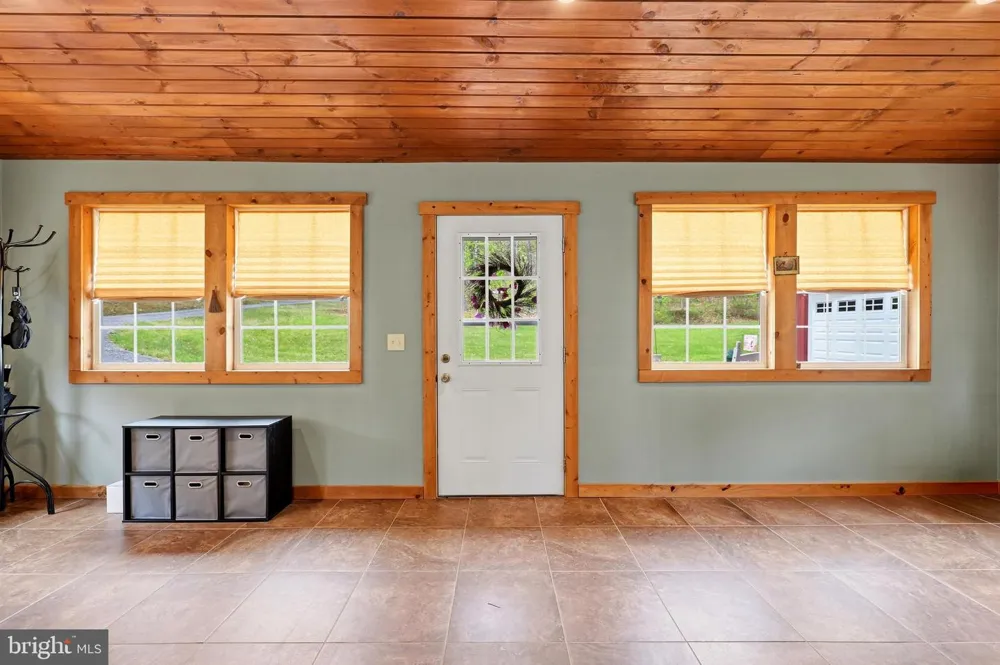 839 LAKE FERNDALE Springfield, WV 26763